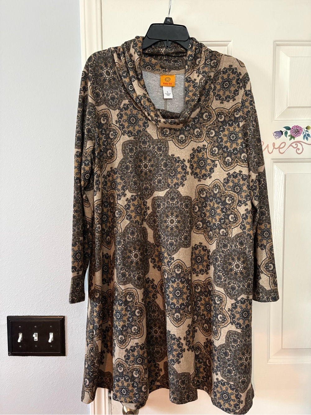 Comfy Taupe & Black Medallion Cowl Neck Tunic Dress Size Large